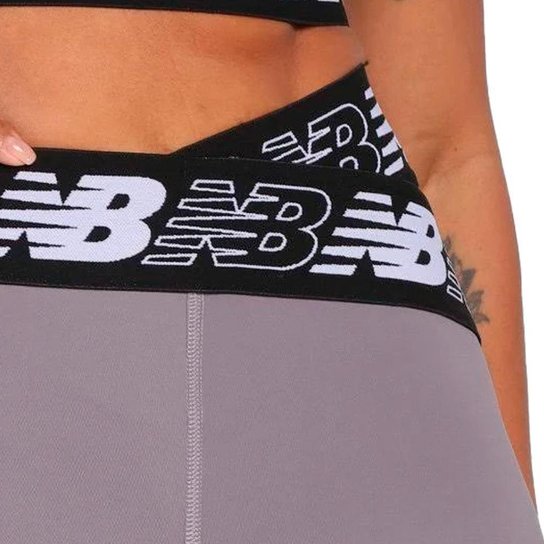 Bermuda Feminina New Balance Relentless Cinza