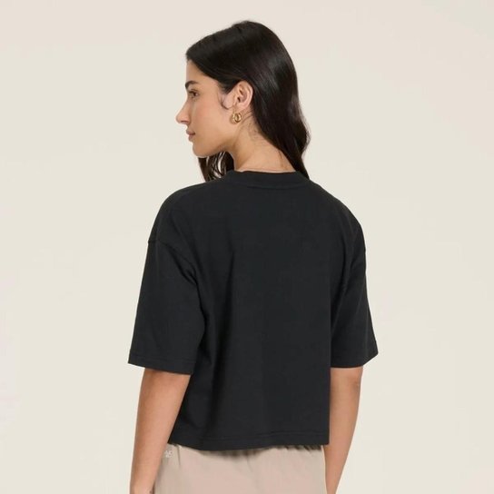 Camiseta Cropped New Balance Small Logo Feminina