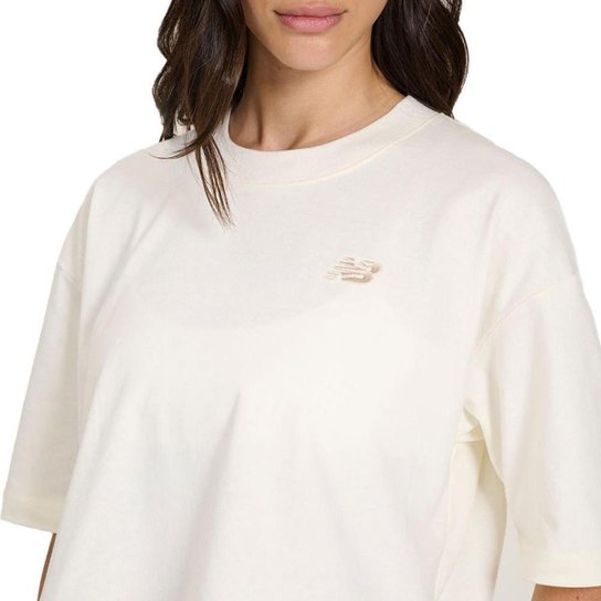 Camiseta Feminina New Balance MC Cropped Off White - WT4353