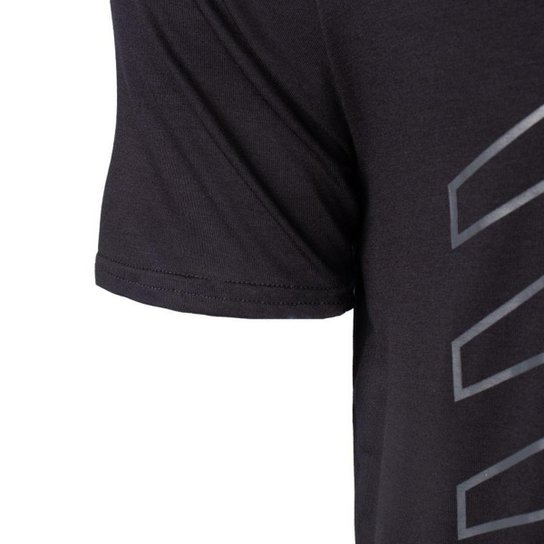 Camiseta Masculina New Balance Logo Performance Manga Curta Preto