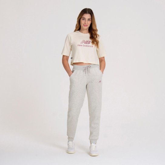 Camiseta New Balance Cropped Basic Feminina