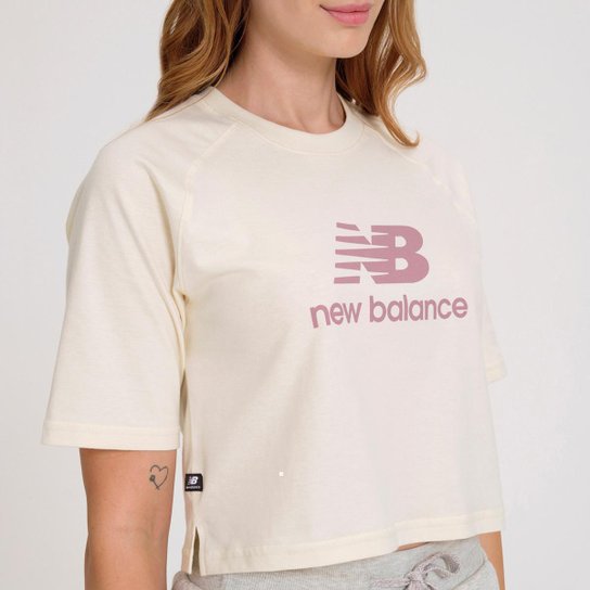 Camiseta New Balance Cropped Basic Feminina