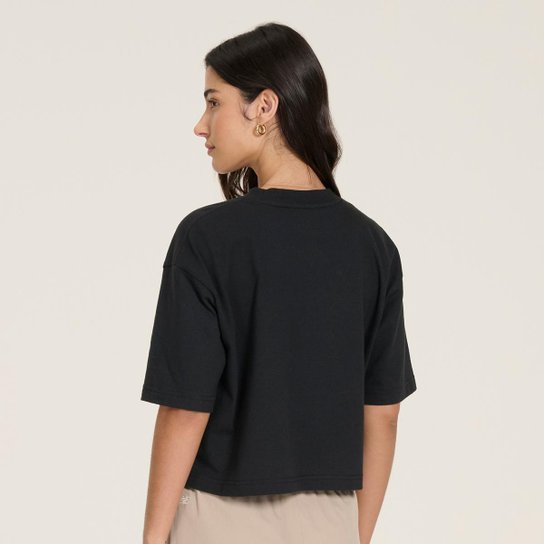 Camiseta New Balance Cropped Small Logo Feminina