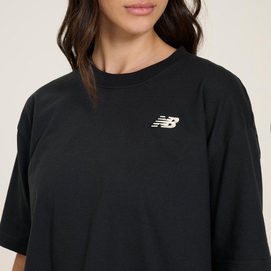 Camiseta New Balance Cropped Small Logo Feminina