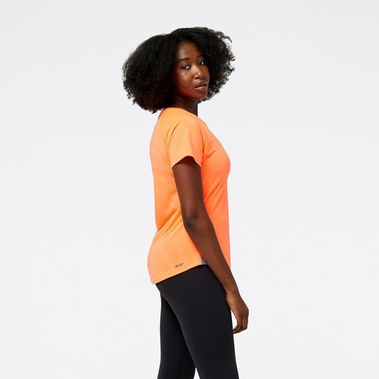 Camiseta New Balance Q Speed Jacquard Feminina