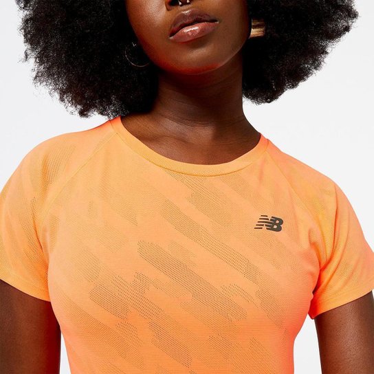 Camiseta New Balance Q Speed Jacquard Feminina