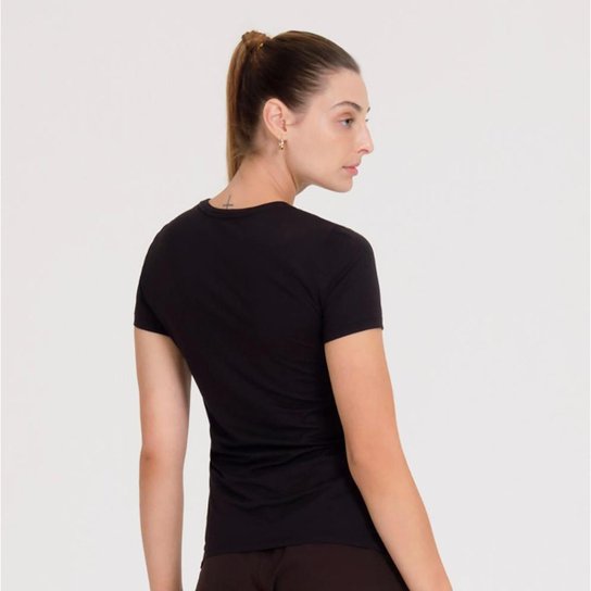 Camiseta New Balance Sport Essentials Feminina