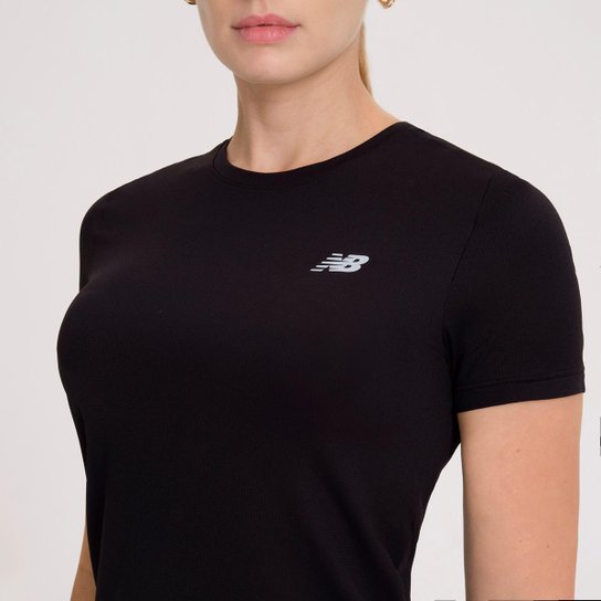Camiseta New Balance Sport Essentials Feminina