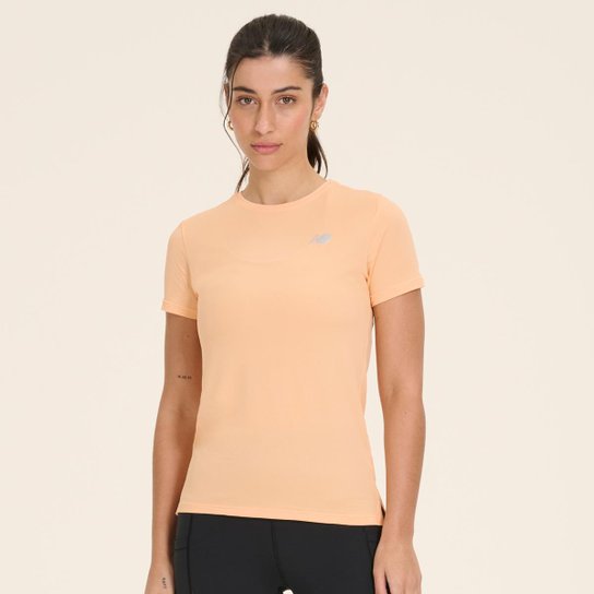 Camiseta New Balance Sport Essentials Feminina