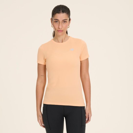 Camiseta New Balance Sport Essentials Feminina