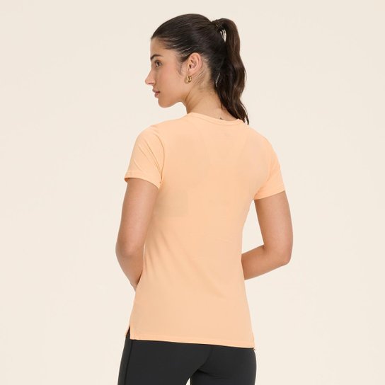 Camiseta New Balance Sport Essentials Feminina