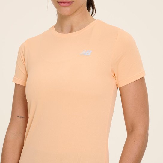 Camiseta New Balance Sport Essentials Feminina