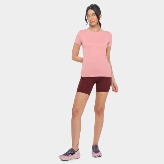 Camiseta New Balance Sport Essentials Feminina