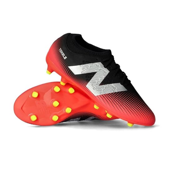 CHUTEIRA NEW BALANCE CAMPO TEKELA MAGIQUE FG V4+ PRETO E VERMELHO 43