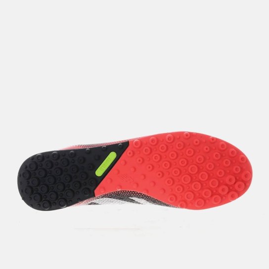 CHUTEIRA NEW BALANCE SOCIETY TEKELA MAGIQUE TF V4+ PRETO E VERMELHO 43