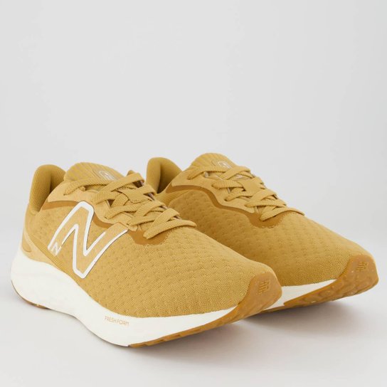 Tênis New Balance Fresh Foam Arishiv4 Feminino Marrom e Branco
