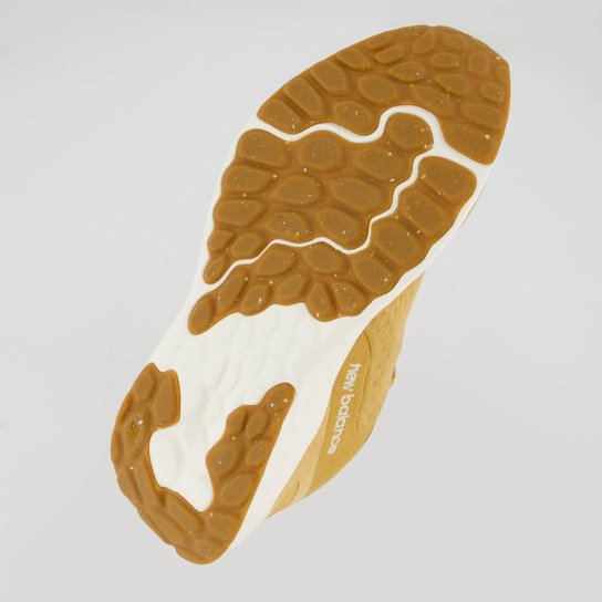 Tênis New Balance Fresh Foam Arishiv4 Feminino Marrom e Branco