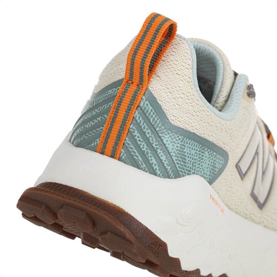 Tênis New Balance Fresh Foam Garoé V2 Bege e Verde Musgo - Feminino