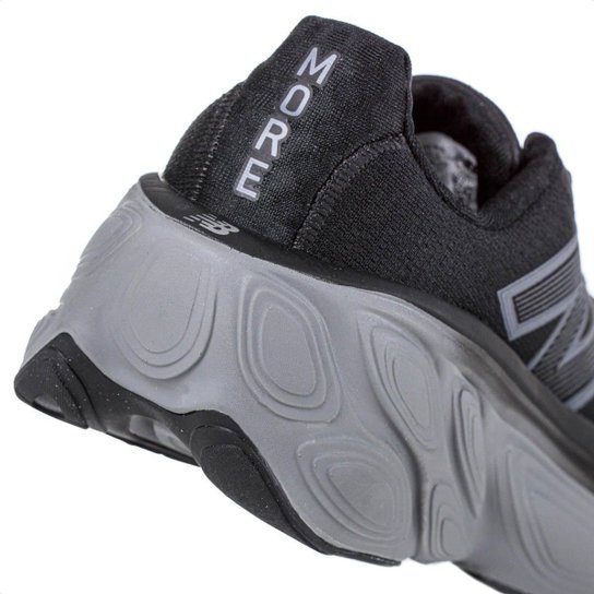 Tênis New Balance Fresh Foam X More V5 Preto e Grafite - Feminino