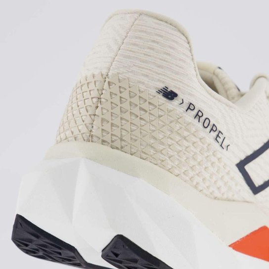 Tênis New Balance Fuelcell Propel V5 Bege