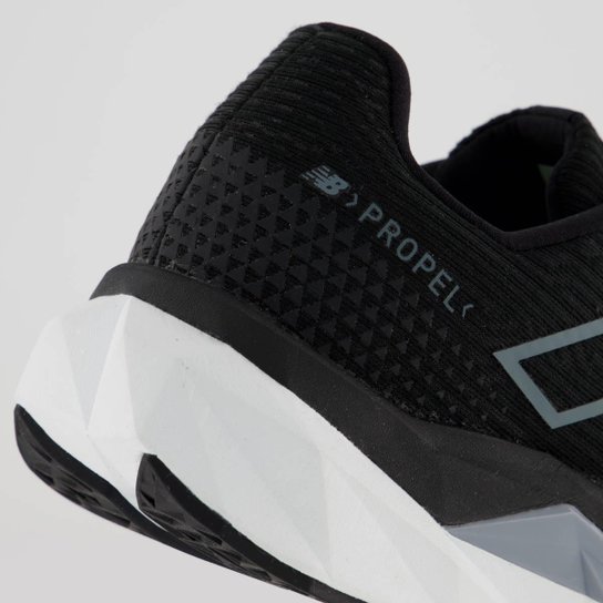 Tênis New Balance Fuelcell Propel V5