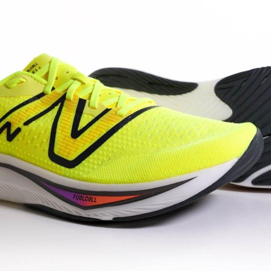 Tênis New Balance Rebel V3